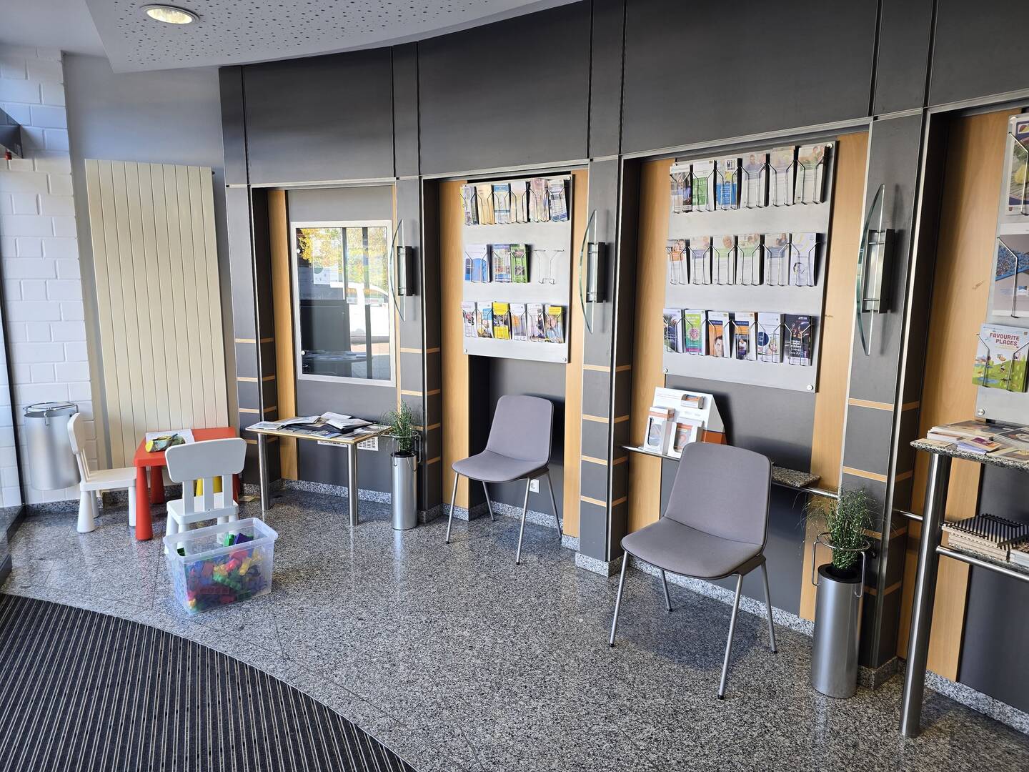 rathaus-hessdorf-bürgerbüro-foyer_01-1440x1080
